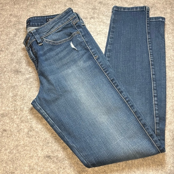 👖✨ Guess Brittney Skinny Jeans | Size 29 | Medium Wash ✨👖 - Picture 1 of 13